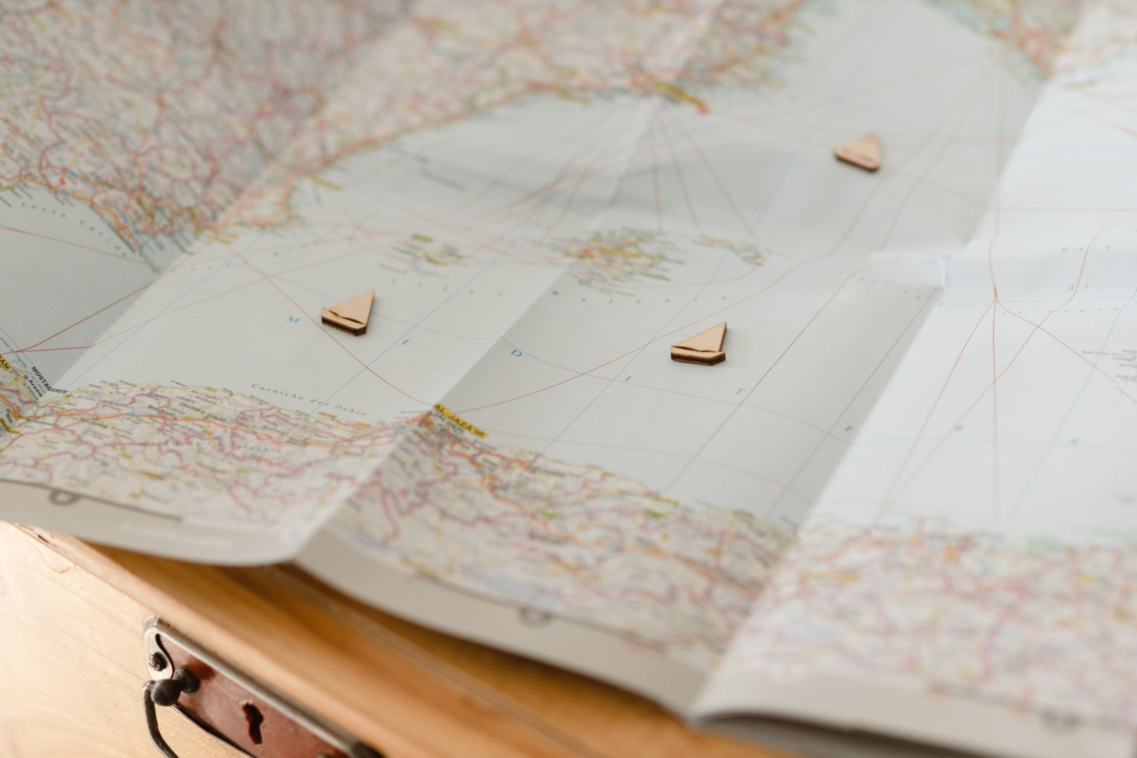 How to Use AI to Plan a Trip Without Missing Costs