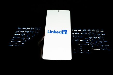 How AI Tools Actually Optimize LinkedIn Profiles in 2026