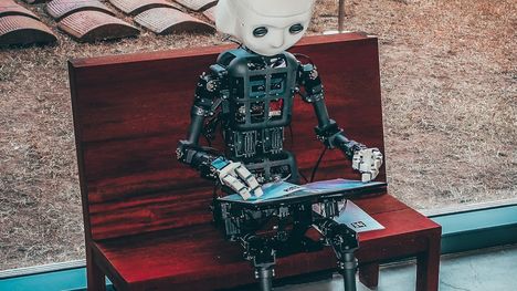 Prompt Chaining vs Chain of Thought: The Developer's Decision Matrix